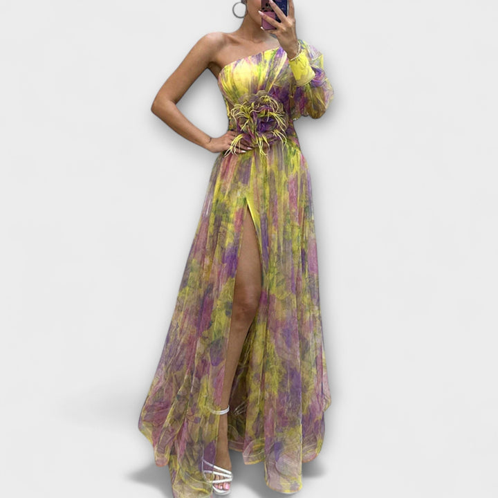 Ilona | Šaty s jedním rukávem a rozparkem z průhledné síťoviny