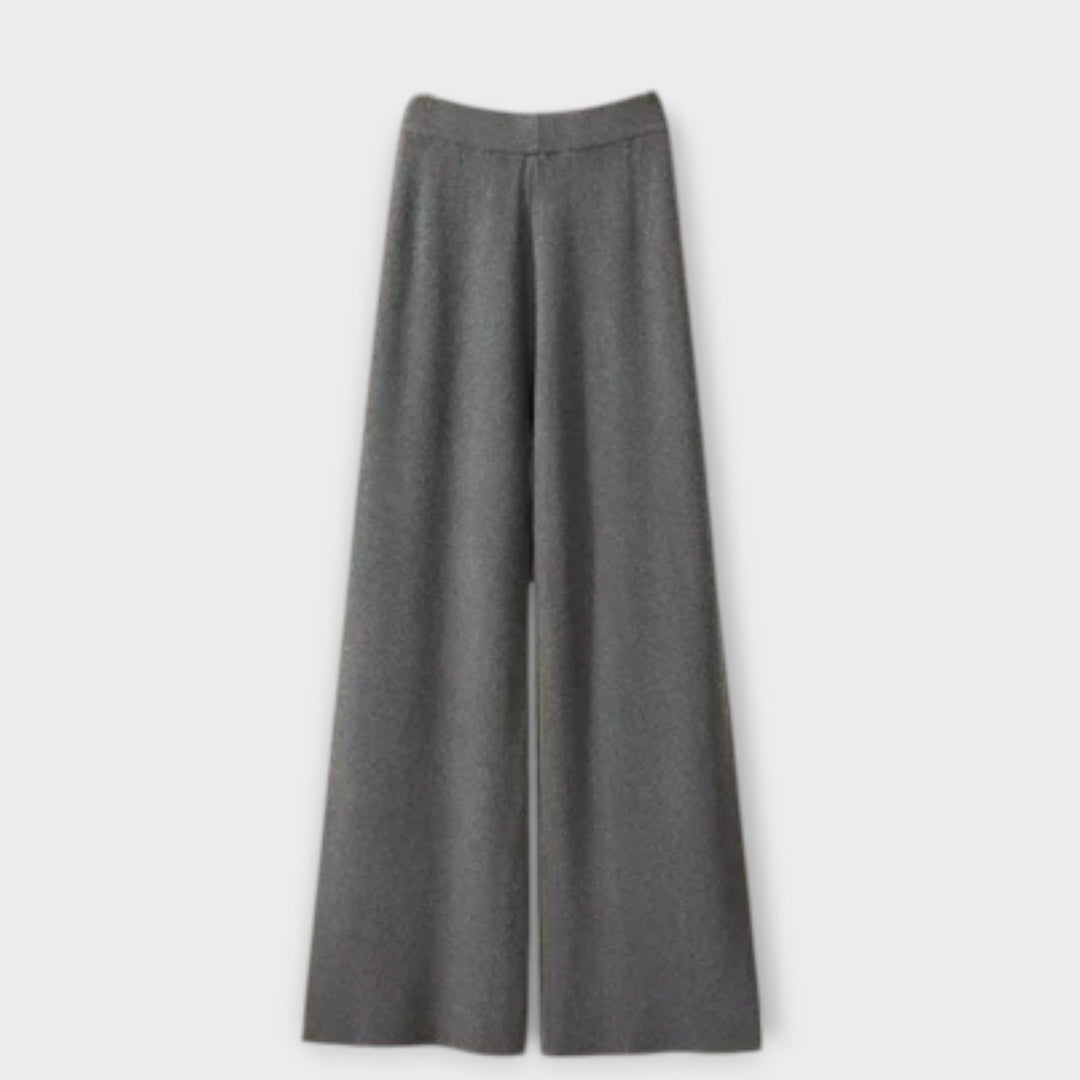 Sandra - Pohodlná třídílná souprava