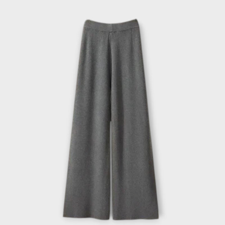 Sandra - Pohodlná třídílná souprava