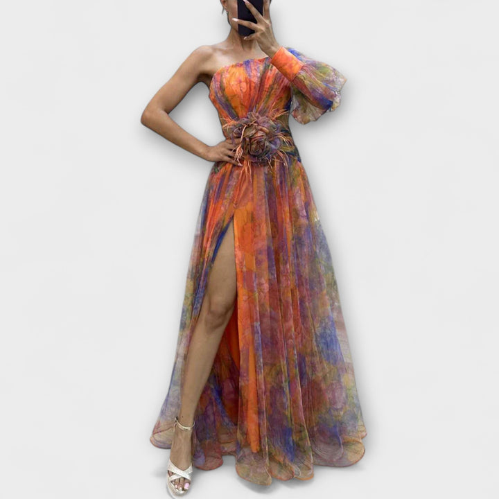 Ilona | Šaty s jedním rukávem a rozparkem z průhledné síťoviny